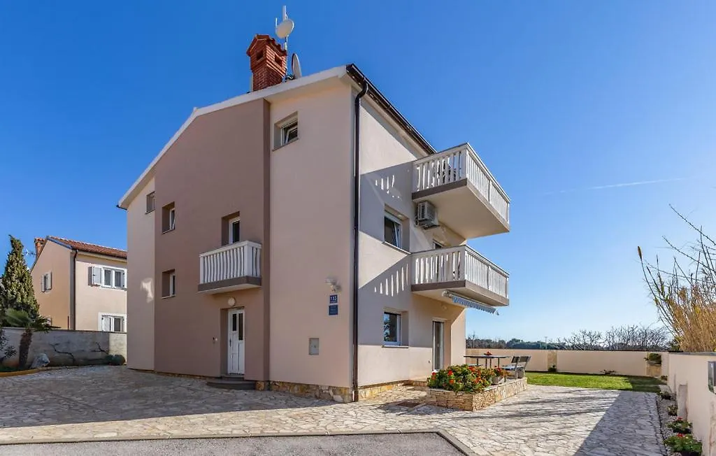 Apartments Ivan Medulin